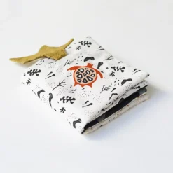 Wee Gallery Knisperboekje, Peekaboo Ocean