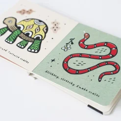 Wee Gallery Voelboekje, Scales